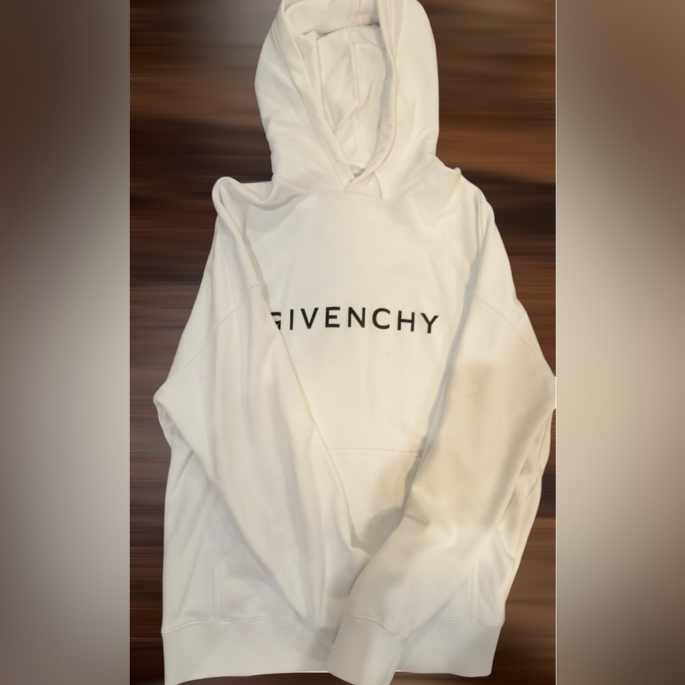 Givenchy Cream Label Detail